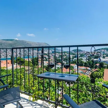 Spacious 80m2 Place, Great Views:-) 2 Bedrooms ! Appartement *
