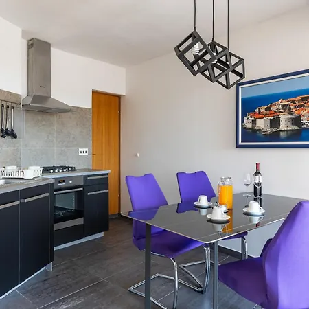 Spacious 80m2 Place, Great Views:-) 2 Bedrooms ! Appartement *