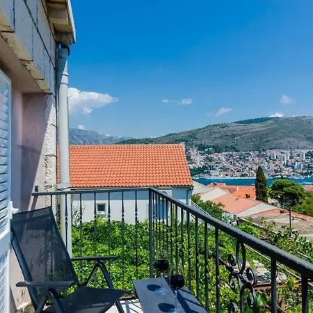 Spacious 80m2 Place, Great Views:-) 2 Bedrooms ! 杜布罗夫尼克