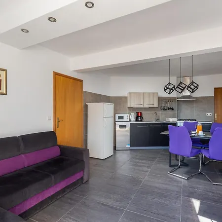 Spacious 80m2 Place, Great Views:-) 2 Bedrooms ! *