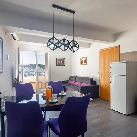 Spacious 80m2 Place, Great Views:-) 2 Bedrooms ! 公寓