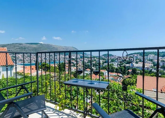 Spacious 80m2 Place, Great Views:-) 2 Bedrooms ! شقة *