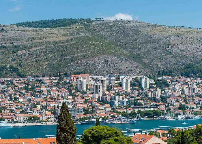 Spacious 80m2 Place, Great Views:-) 2 Bedrooms ! Dubrovnik