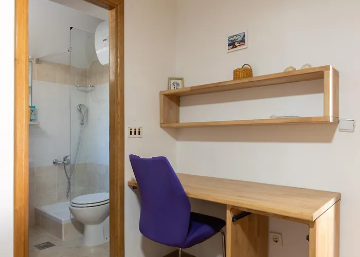 Spacious 80m2 Place, Great Views:-) 2 Bedrooms ! شقة *