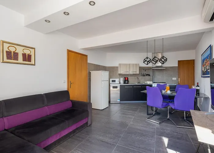 Spacious 80m2 Place, Great Views:-) 2 Bedrooms ! *