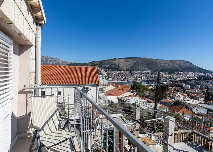 شقة Spacious 80m2 Place, Great Views:-) 2 Bedrooms !