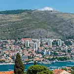 Spacious 80m2 Place, Great Views:-) 2 Bedrooms ! Dubrownik
