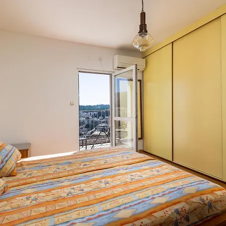 Spacious 80m2 Place, Great Views:-) 2 Bedrooms ! 杜布罗夫尼克