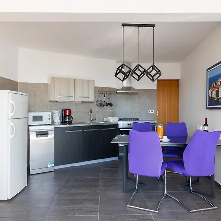 アパート Spacious 80m2 Place, Great Views:-) 2 Bedrooms ! ドゥブロブニク