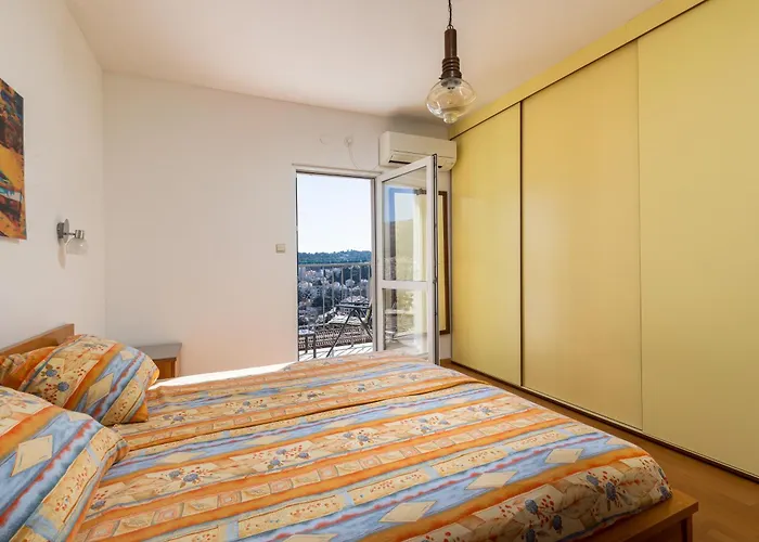 Spacious 80m2 Place, Great Views:-) 2 Bedrooms ! 杜布罗夫尼克